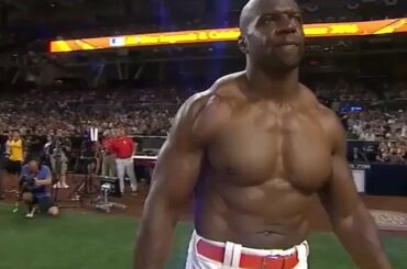 Terry Crews fait de son mieux @ giancarlo818. #CelebSoftball ...