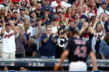 Les @Indiens se dirigent vers Toronto, toujours en attente de la prochaine saison. #ALCS ...