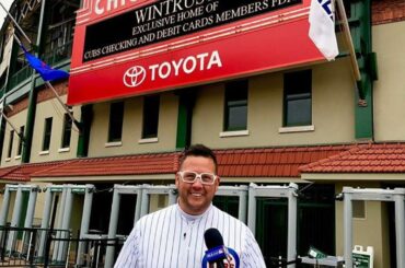 (republié via @grahamelliot)  Un après-midi à Wrigley Field pour filmer un segment pour ...