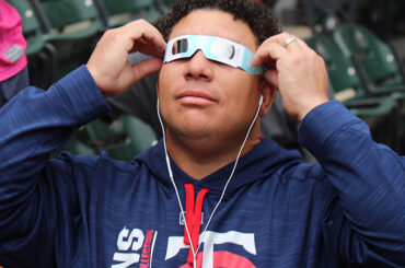 #BigSexy a mis ses lunettes pour le grand événement. # SolarEclipse2017 ...