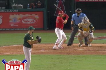 Le retour est terminé! Cliff Pennington arrive avec un énorme slam pour les @angels. # ...