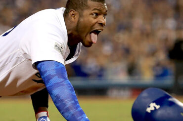 @YasielPuig. TOUS DEHORS. #NLDS ...