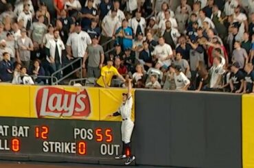 Refusé! @ TheJudge44 se lève pour attirer un potentiel homer. #ALDS ...