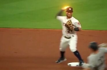 Correa à Altuve à # Game7. #ALCS #glovework (via @glovework) ...