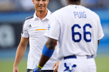 Les joueurs de football aiment donner un coup de pied au stade. #Coupe du monde...