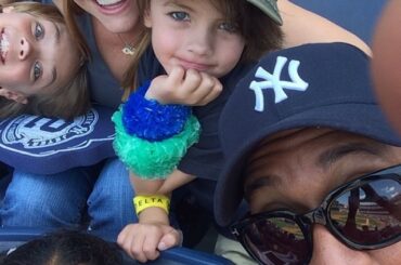 TGI ... S?

@jaleelwhite et @melissajoanhart sont venus au Yankee Stadium aujourd'hui. Et ...