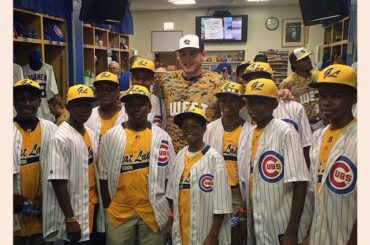 Bienvenue au clubhouse, les gars! Jackie Robinson West se fait soigner royal ...