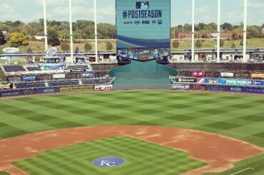 Le Kauffman Stadium attend son premier match #postseason depuis 29 ans. #WildCard ...