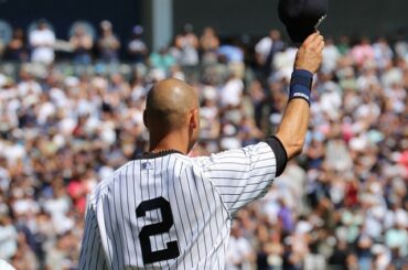 Le salut du capitaine. Et maintenant, il est temps de jouer au baseball. #FarewellCaptain ...