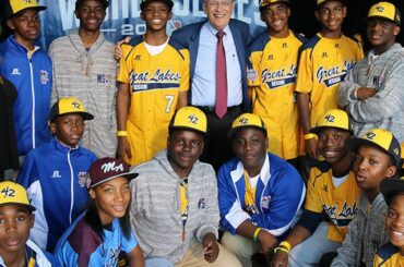 Mo’ne Davis et la #JRW Little League rencontrent le commissaire Bud Selig. #Épreuves mondiales...