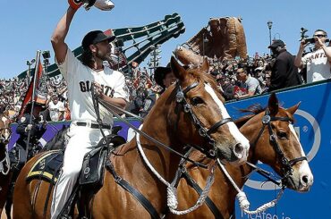 Regardez #MadBum, maintenant à sa bague, maintenant à #MadBum. Je suis à cheval ...