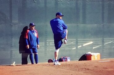 Via @cubs: Depuis combien de temps attendez-vous cela? Jon Lester se réchauffe tôt à ...