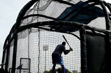 (via @kcroyals) "Travail en cage. #RoyalsST #ForeverRoyal #royals" ...