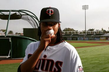 #SmellBaseball. C’est ce que fait Ervin Santana. #Entraînement de printemps...