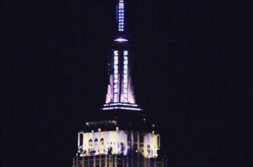 @Yankees prend le premier match de #SubwaySeries. @empirestatebldg en prend acte ....