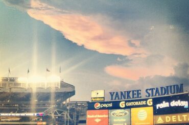 Le ciel après la pluie au Yankee Stadium pendant # Royals- # Yankees delay ....