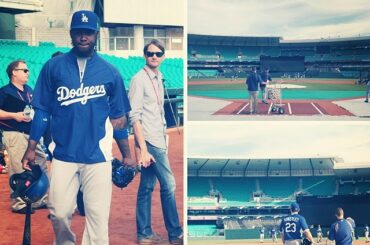 Hanley et Adrian surveillent le terrain à Sydney. #OpeningSeries ...