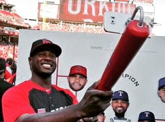 Lorenzo Cain HATES selfies - c'était jusqu'à ce qu'il trouve le #SnapBat. # GalaxyS6edge ...