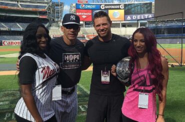 #HOPEWeek
・ ・
En route pour #SummerSlam, @mikethemiz, @trinity_fatu et @sash ...