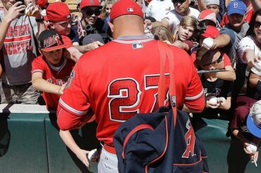 Autographe @miketrout pour la victoire. #Entraînement de printemps...