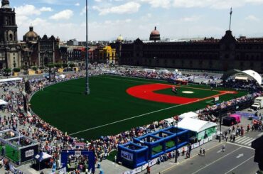 #MLB Festival sur la place Zocalo, à Mexico, se présente bien. #MexicoCitySeries ...