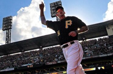 Hé, Pittsburgh, il est de retour! @pittsburghpirates, A.J. Burnett est d'accord pour un ...