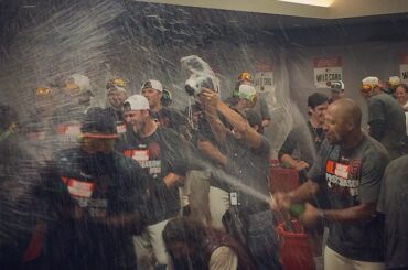 #Repost: C'est une soirée dans le clubhouse #ATTPark. #OrangeOctobre #SFGiants ...