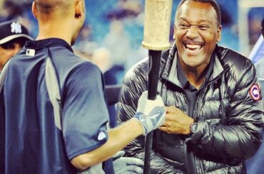 Joe Carter partage un rire avec le capitaine. #FarewellCaptain ...