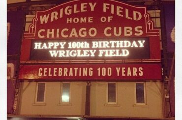 Wrigley Field le matin de son centième anniversaire. # WrigleyField100 #Repost de la ...