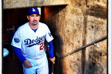 Adrian prend le terrain pour ses débuts avec #Dodgers ....