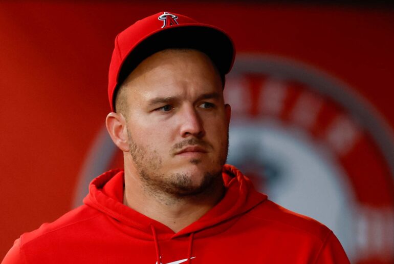 Mike Trout et les Angels discuteront d'un changement de poste au CF en 2025, après une blessure au genou