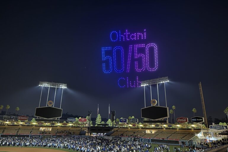 Le spectacle de drones d'après-match des Dodgers célèbre Ohtani 50/50