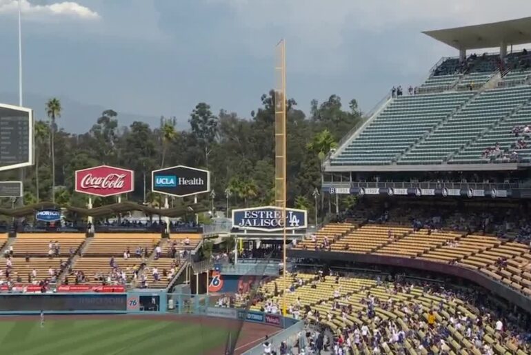 Shohei Ohtani frappe son 46e home run de la saison sur la façade du troisième étage