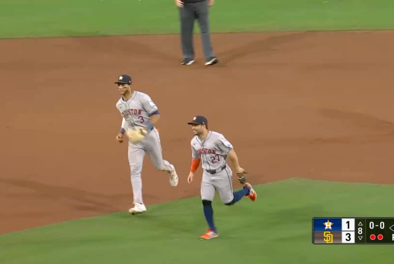 (Point fort) Les Astros commencent à se disputer avec l'arbitre du marbre au sujet des balles et des prises alors que Petco Park commence l'introduction de Robert Suarez