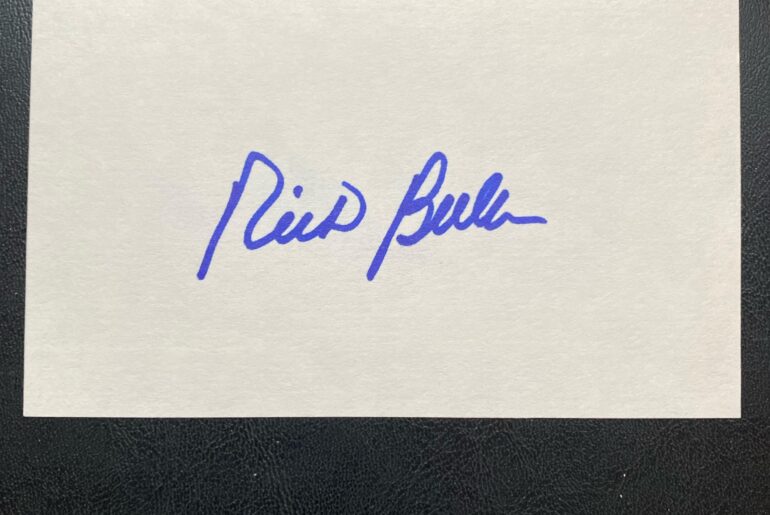 Est-ce que quelqu'un sait que cette signature autographe commence par RB des années 1990 ?