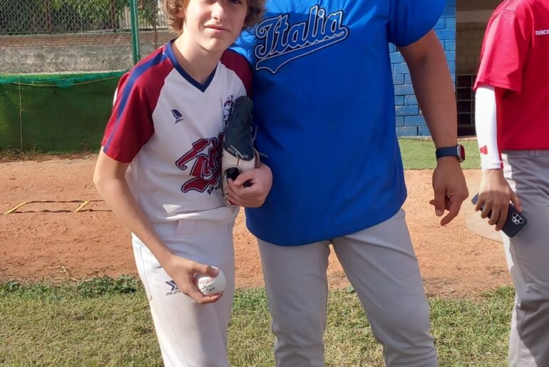 Photo avec Mike Piazza, membre du Temple de la renommée de la MLB