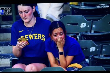 Un fan des Brewers le traverse immédiatement après le match