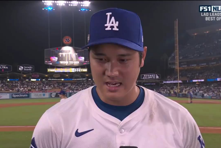 (Interview) Shohei Ohtani s'entretient avec Ken Rosenthal après la passionnante victoire des Dodgers dans le premier match de la NLDS.