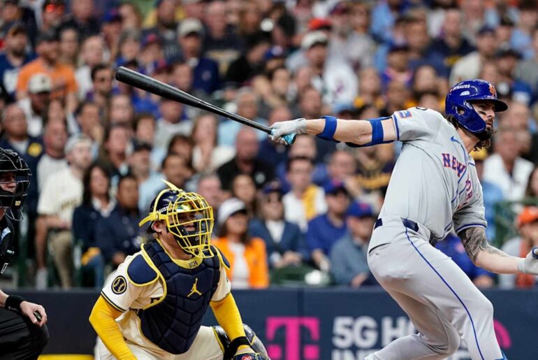 Vidéo : Jesse Winker des Mets et Willy Adames des Brewers discutent d'un échange pendant le premier match