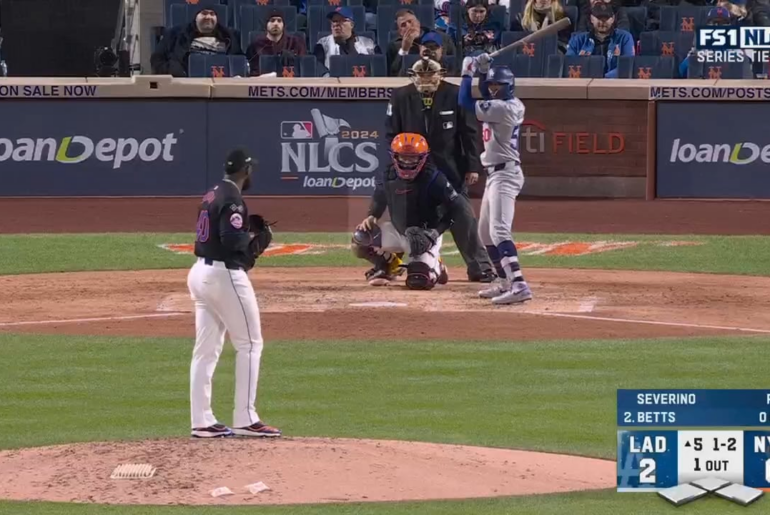 (Highlight) Francisco Lindor fait briller le cuir pour un jeu incroyable