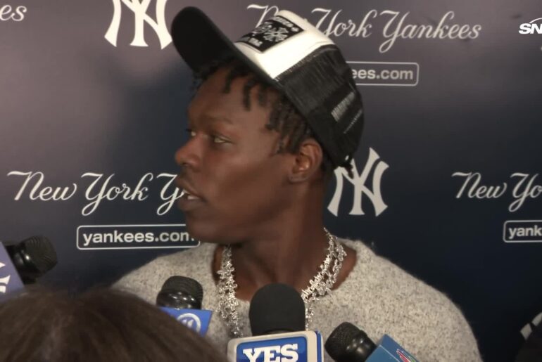 (SNY Yankees) Jazz Chisholm Jr. à propos d'Alex Verdugo à venir ce soir : « Il vit pour ça. Il a déjà joué dans les grandes villes. Il a joué à Boston, il a joué à Los Angeles, et je ne parle pas des Angels. »