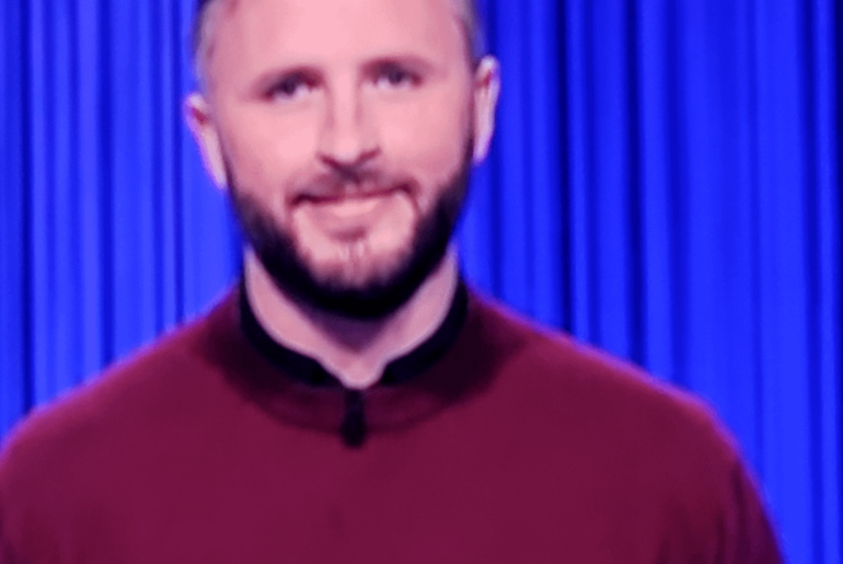 À quoi ressemble le joueur Jeopardy ? J'ai essayé de demander à la famille et ils ont haussé les épaules et ont dit "en quelque sorte Matt Holliday ?"